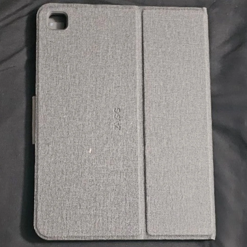 Keyboard case for iPad 10.2 in